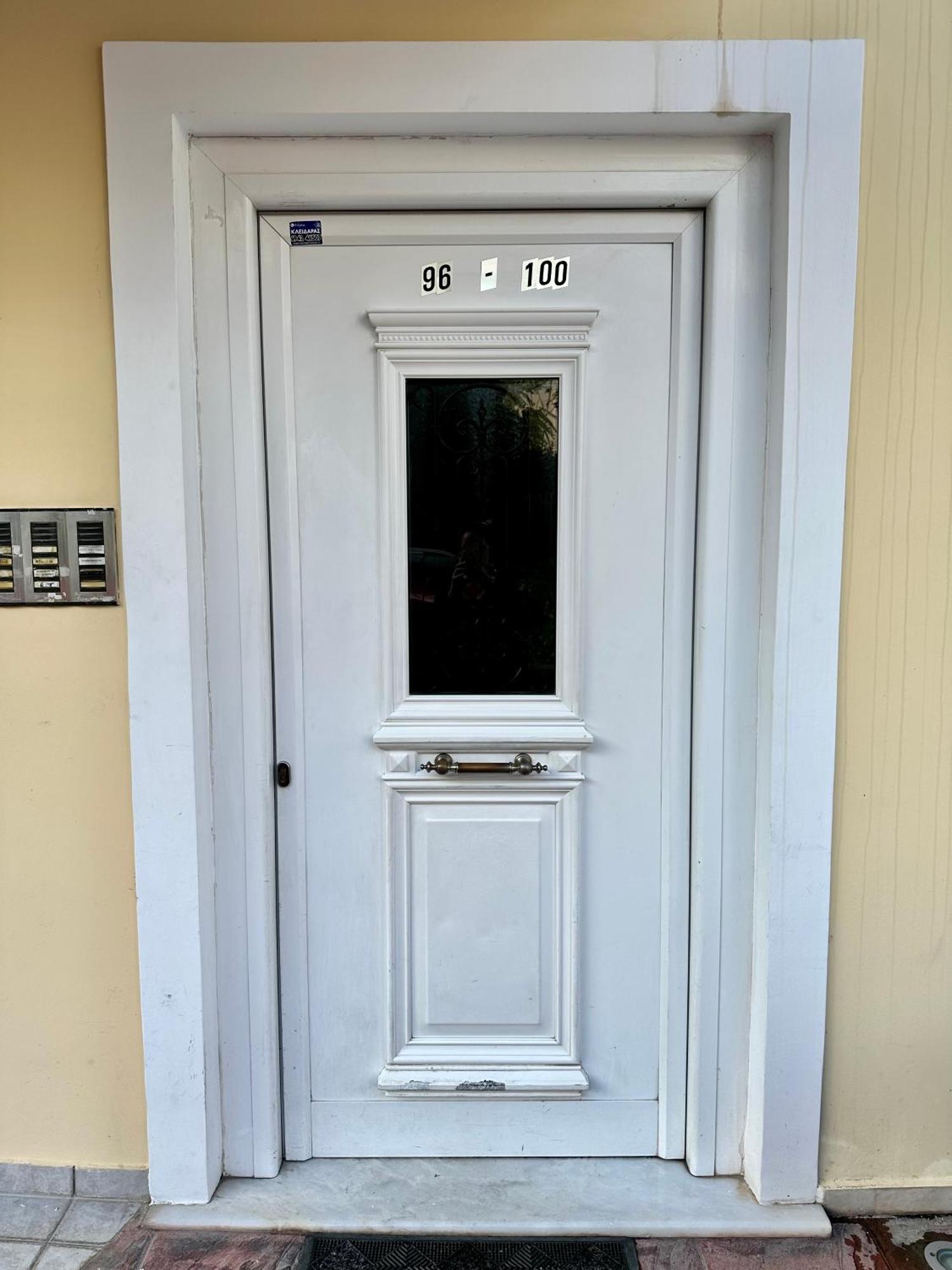 City Centre Apartment Patras Bagian luar foto