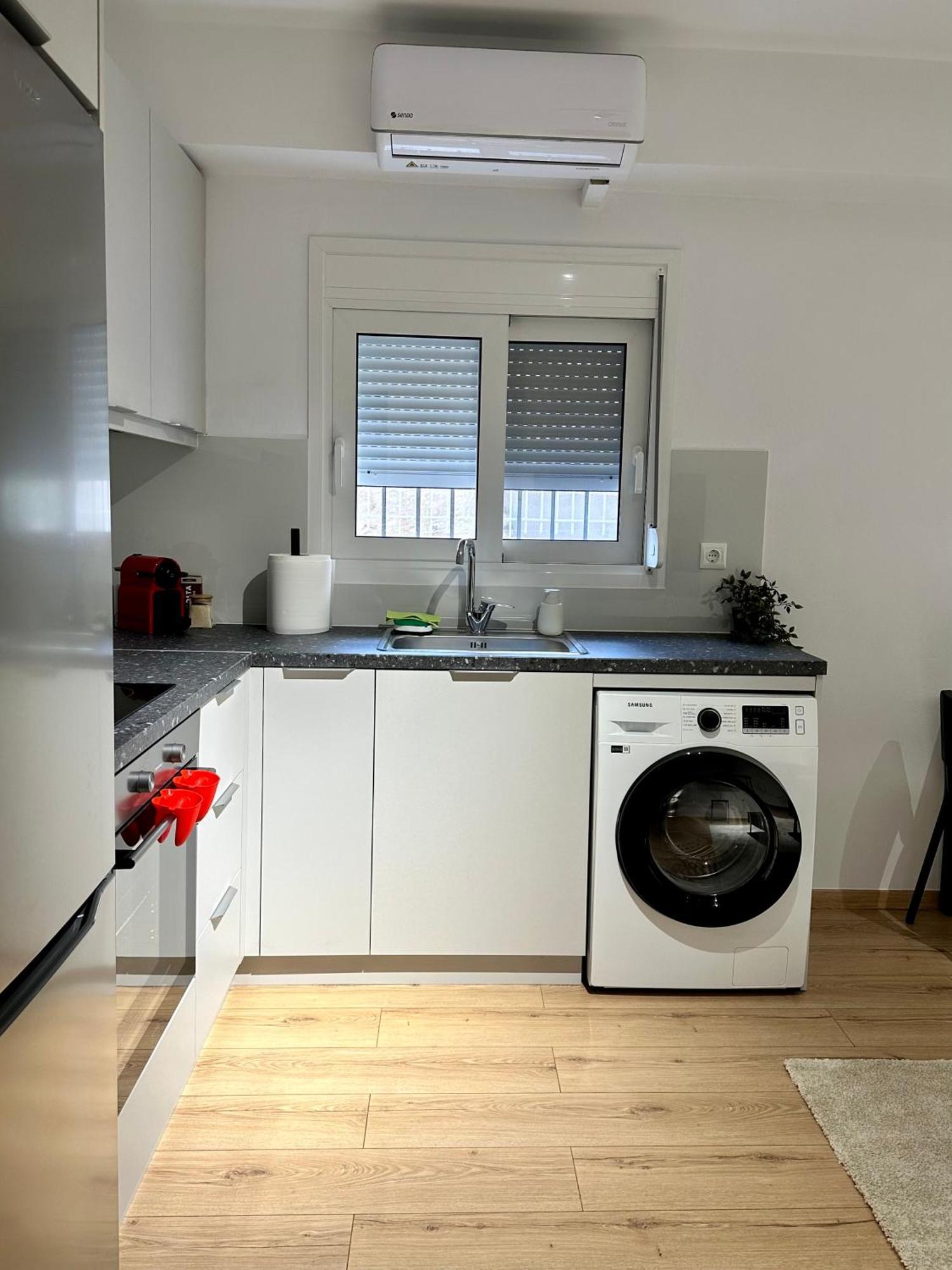 City Centre Apartment Patras Bagian luar foto